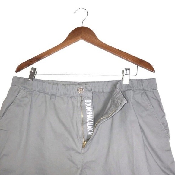 Chubbies Men's The Silver Linings 5.5” Grey Elastic Waistband Shorts - Picture 5 of 8